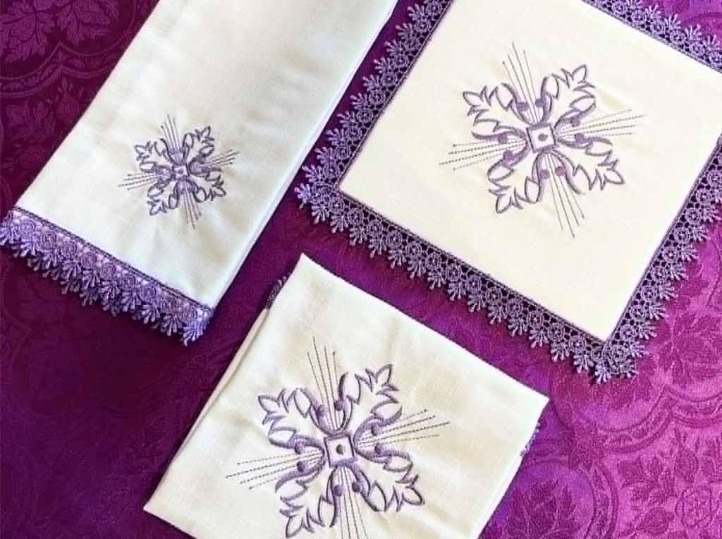 SACRAMENTOS tiene  como función y principal objetivo generar ARTE SACRO mediante el diseño,  fabricación y restauración de productos y servicios para Iglesia Católica. 